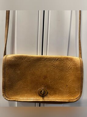 Coach Vintage 1970s NYC Dinky Bag British Tan or Saddle 2128 Distressed
